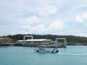 黒島の港の写真（wikipediaより）