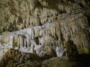 沖永良部島の鍾乳洞の写真